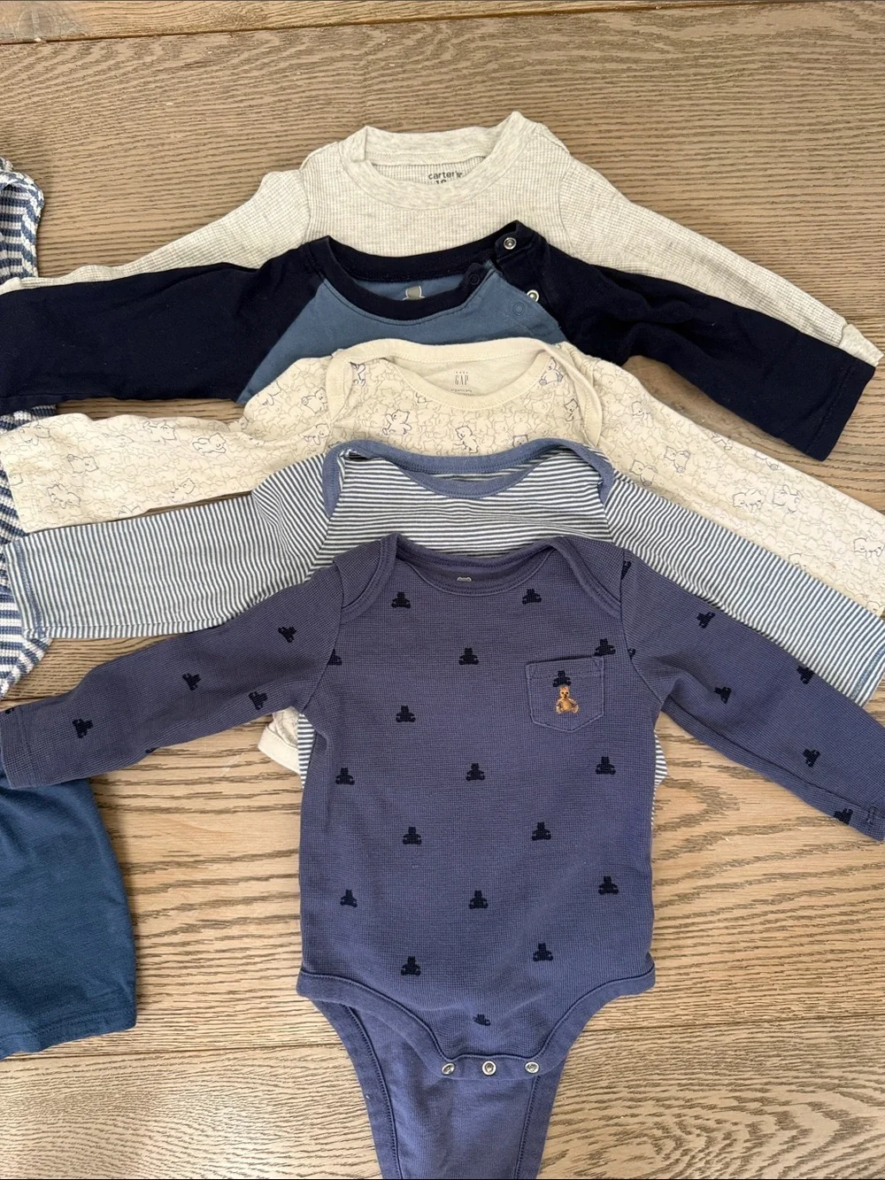 Bundle Set Gap, Carter’s, Little & Co.Bodysuits & Shorts 18-24 months